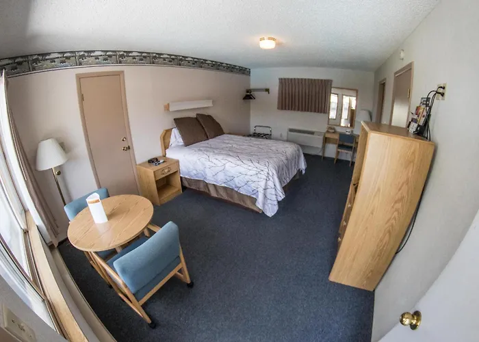 Stagecoach Inn & Suites