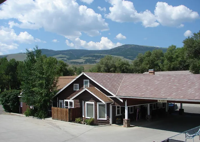 Stagecoach Inn & Suites