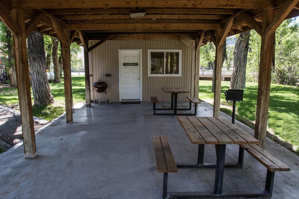 Stagecoach Inn & Suites