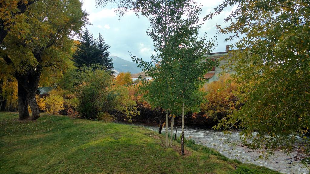 Stagecoach Inn & Suites