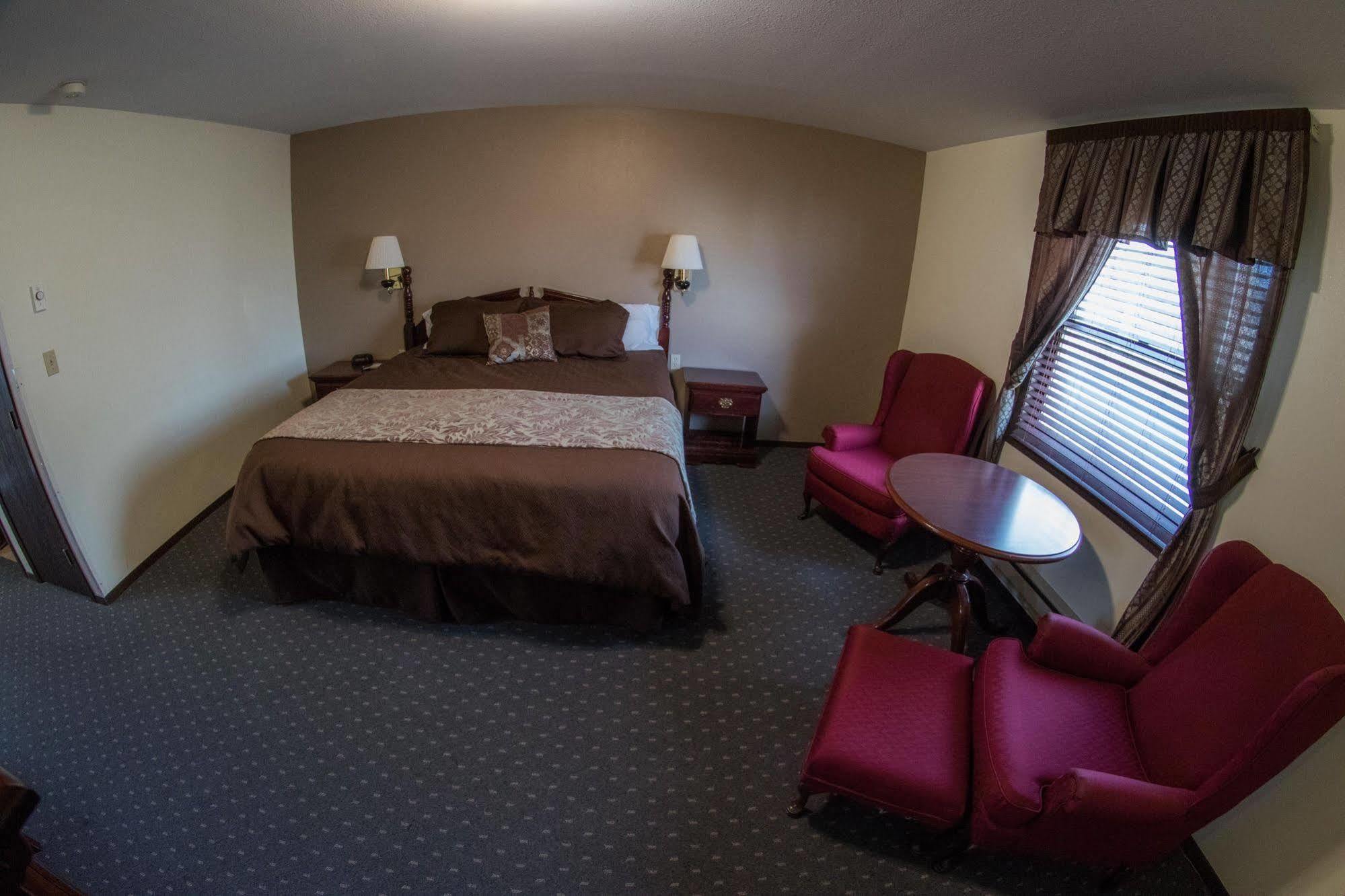 Stagecoach Inn & Suites