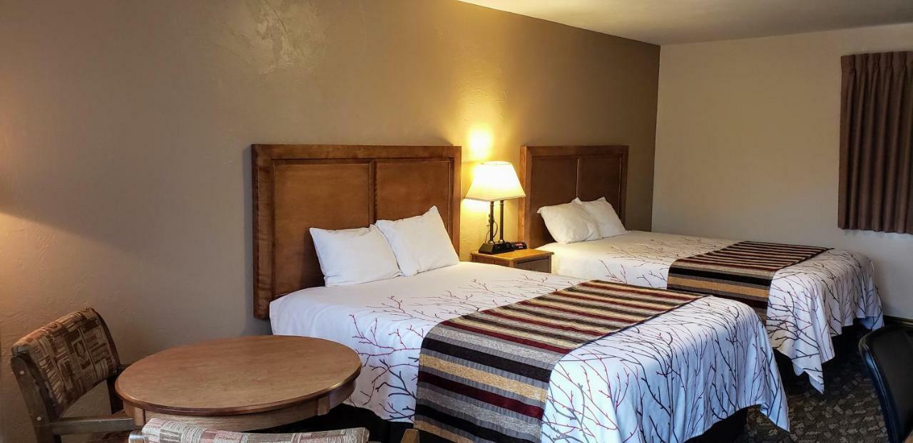 Stagecoach Inn & Suites 2*