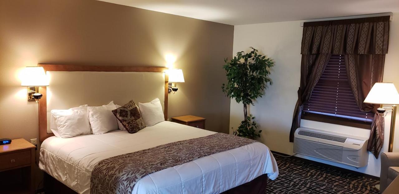 Stagecoach Inn & Suites 2*
